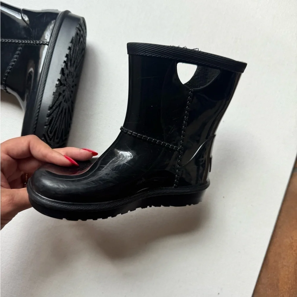 UGG Rain Boots Black 10 Minimalist Neutral Waterproof Scandi Coastal Cottagecore